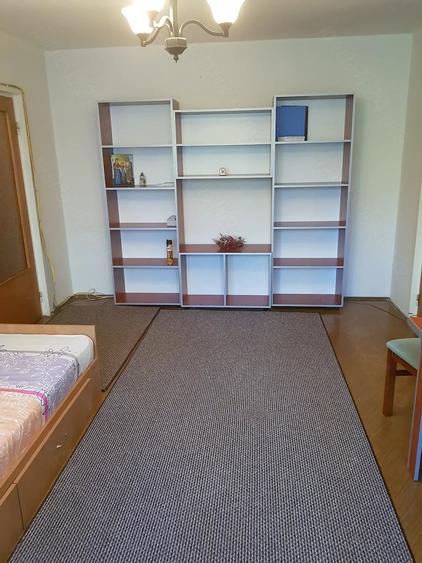 Apartament cu 3 camere semidecomandat în Drumul Taberei