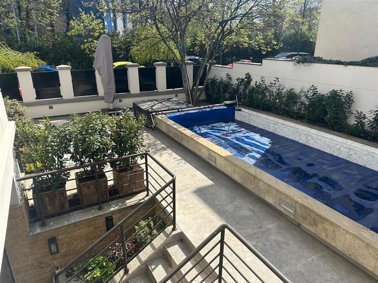 Casă individuală cu 7 camere cu Piscina în Primăverii