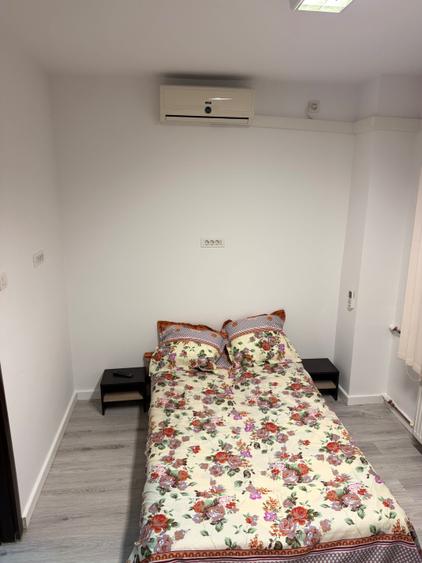 Apartament cu 4 camere decomandat în Exterior Vest
