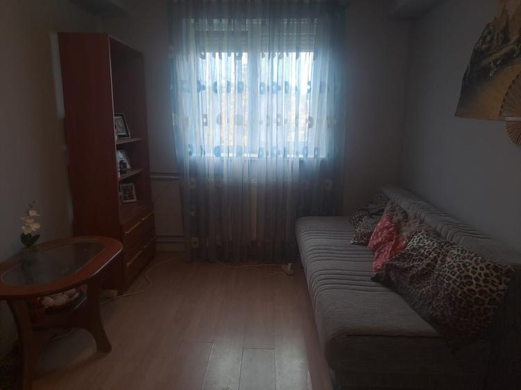 Garsonieră decomandată în Rogerius