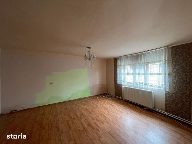 Casă cu 6 camere cu Teren 479 Mp în Ghiroda