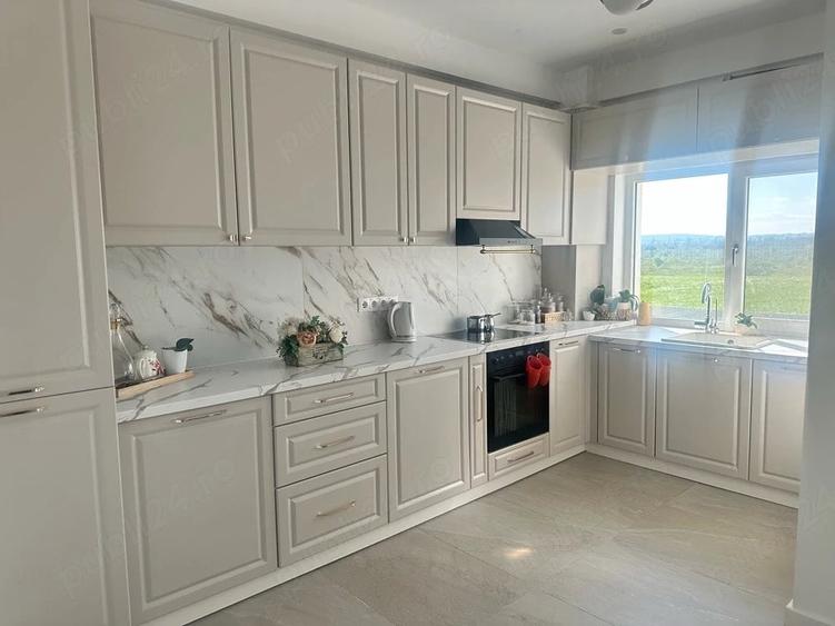 Apartament cu 3 camere decomandat în Aninoasa