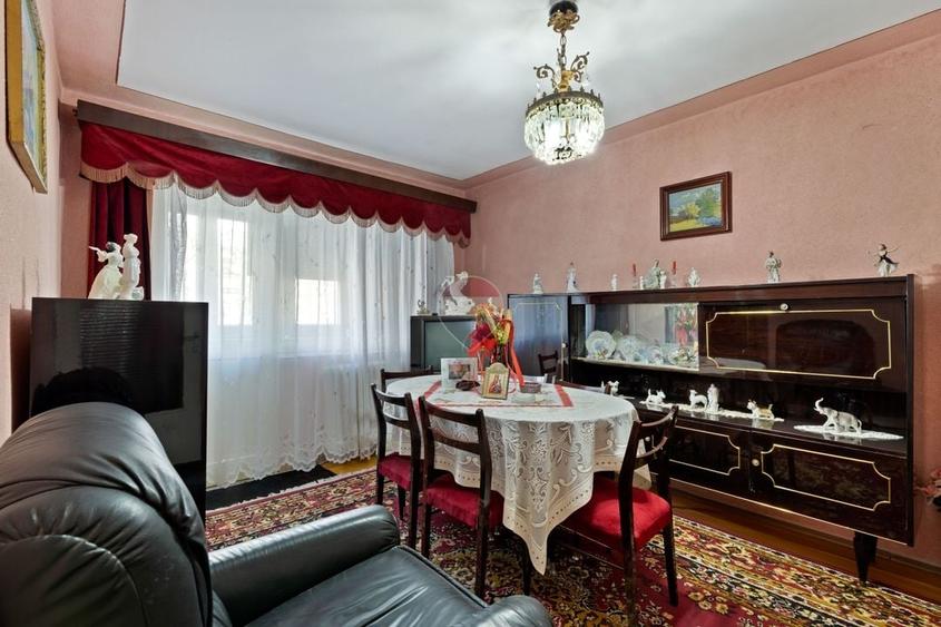 Apartament cu 4 camere semidecomandat, mobilat în Aurel Vlaicu