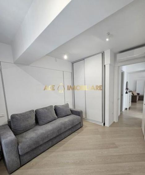 Apartament cu 3 camere semidecomandat, mobilat în Vitan