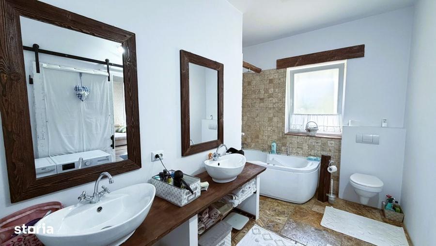 Casă cu 4 camere cu Teren 520 Mp în Central