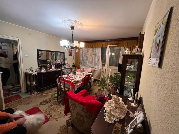 Apartament cu 3 camere semidecomandat în Drumul Taberei