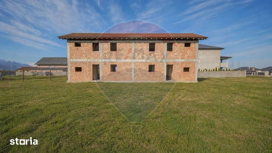 Casă cu 6 camere cu Teren 462 Mp în Sânpetru