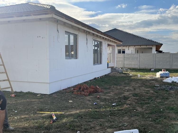 Casă cu 3 camere în Sântandrei