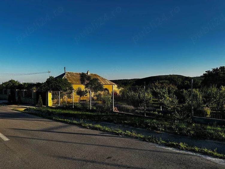 Casă cu 2 camere cu Teren 1800 Mp în Slava Rusă