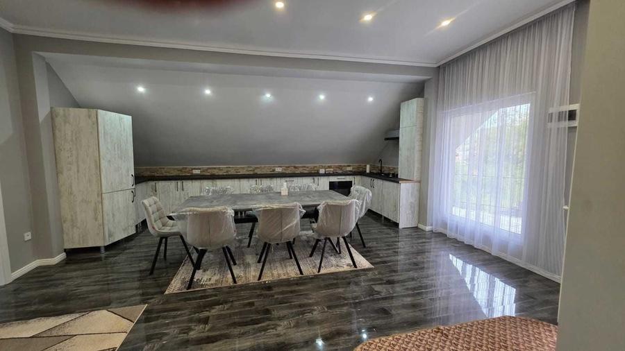 Apartament cu 3 camere decomandat în Exterior Vest