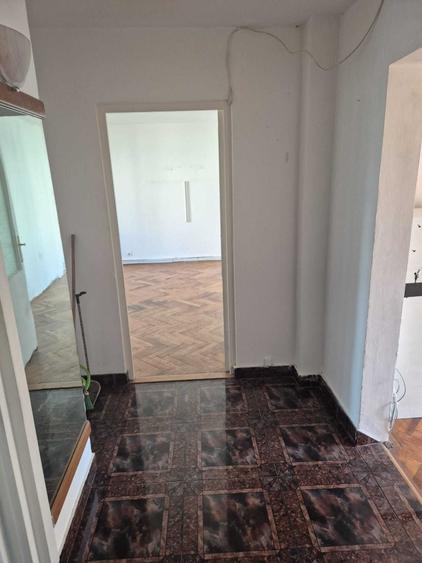 Apartament cu 3 camere decomandat în Bârzești