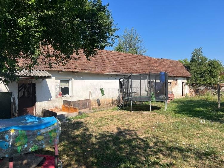 Casă cu 3 camere în Săvârșin