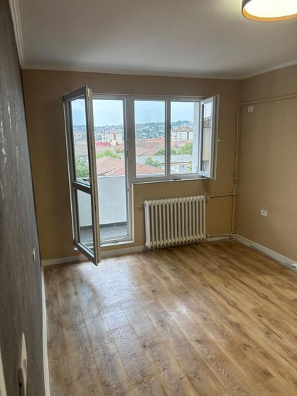 Garsonieră decomandată în Rogerius
