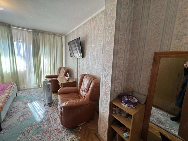 Casă cu 6 camere cu Teren 4057 Mp în Găneasa