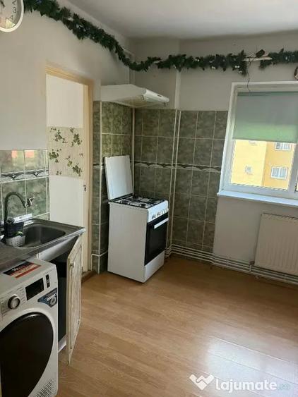 Apartament cu 2 camere decomandat în Triaj