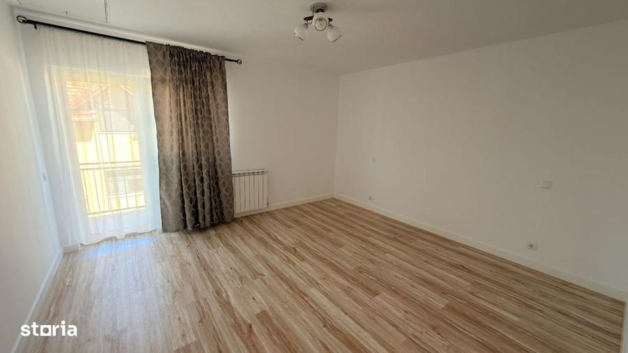 Casă cu 5 camere în Roșia