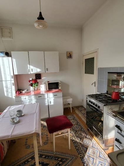 Apartament cu 3 camere semidecomandat în Lunei