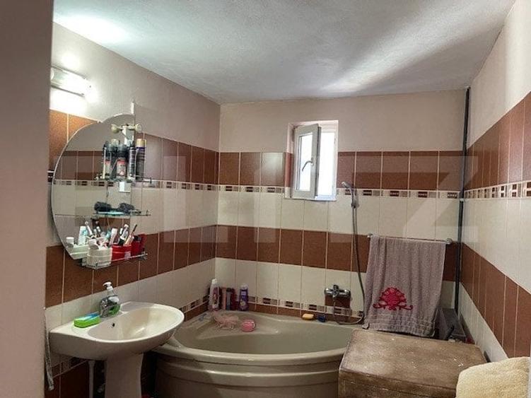 Casă individuală cu 4 camere cu Canalizare în Lascăr Catargiu