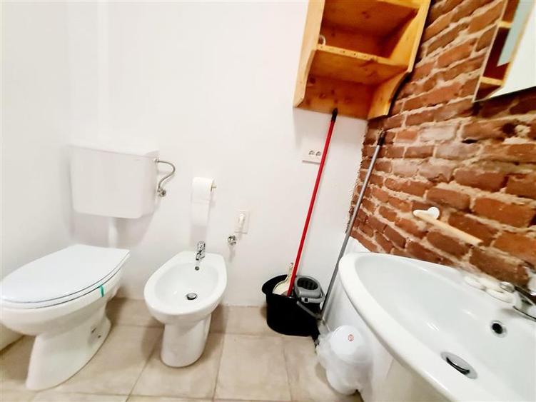 Apartament cu 2 camere semidecomandat, mobilat în Central