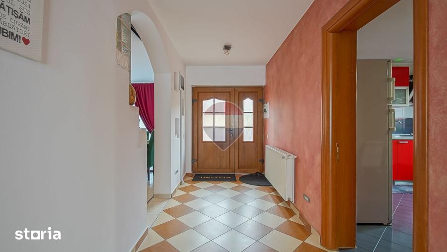 Casă cu 7 camere cu Teren 300 Mp în Central
