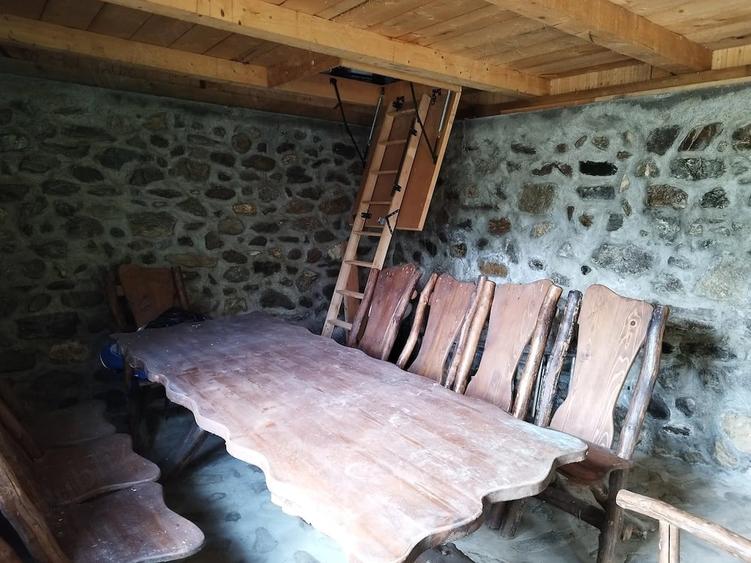 Teren de 5200 mp, în Schela