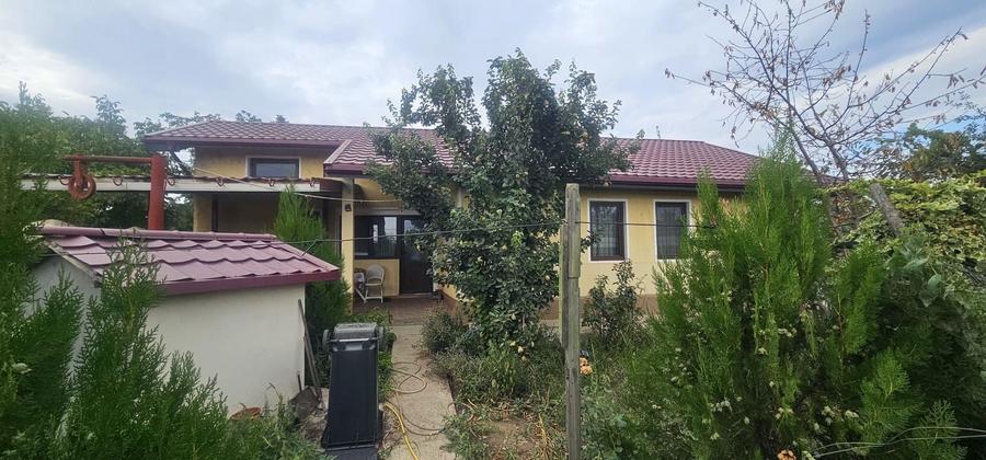 Casă individuală cu 3 camere cu Canalizare în Vânători