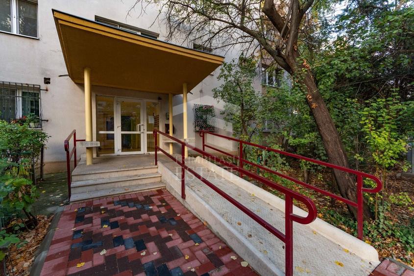 Apartament cu 3 camere decomandat, mobilat în Titan