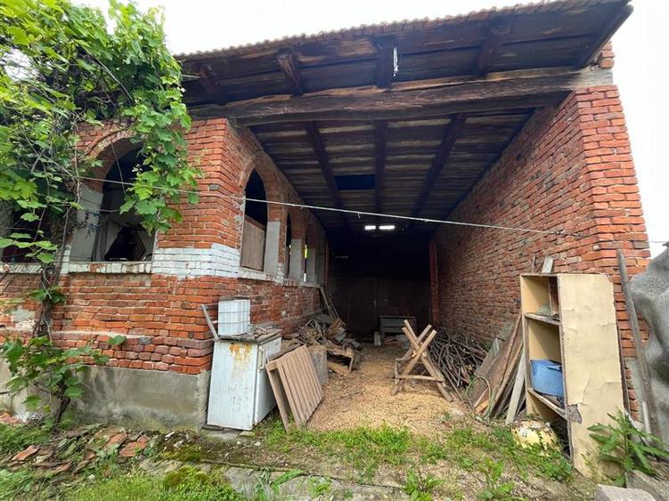 Casă individuală cu 3 camere cu Teren 1699 Mp în Honorici