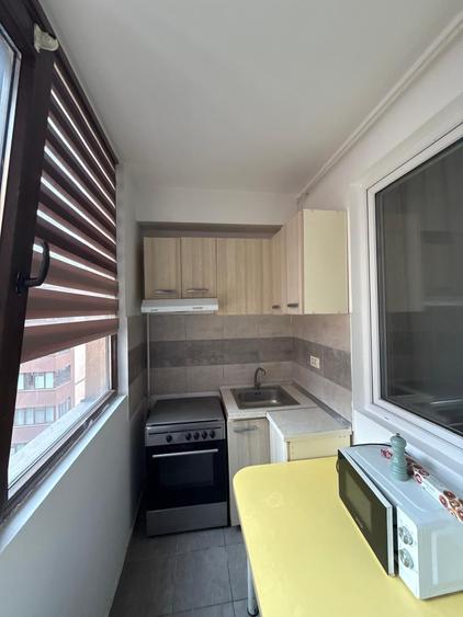 Apartament cu 2 camere semidecomandat în Militari