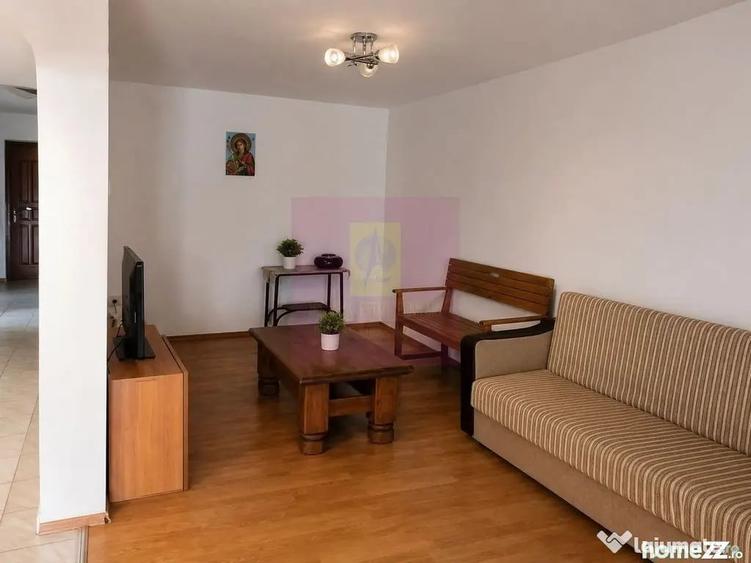 Casă cu 5 camere cu Teren 2875 Mp în Sadina