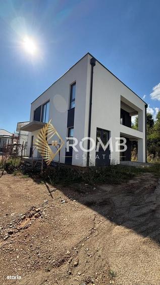 Casă cu 4 camere decomandat în Vlaha
