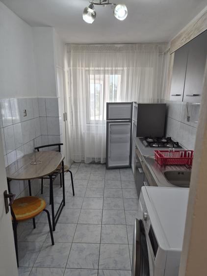 Apartament cu 2 camere decomandat în Gară