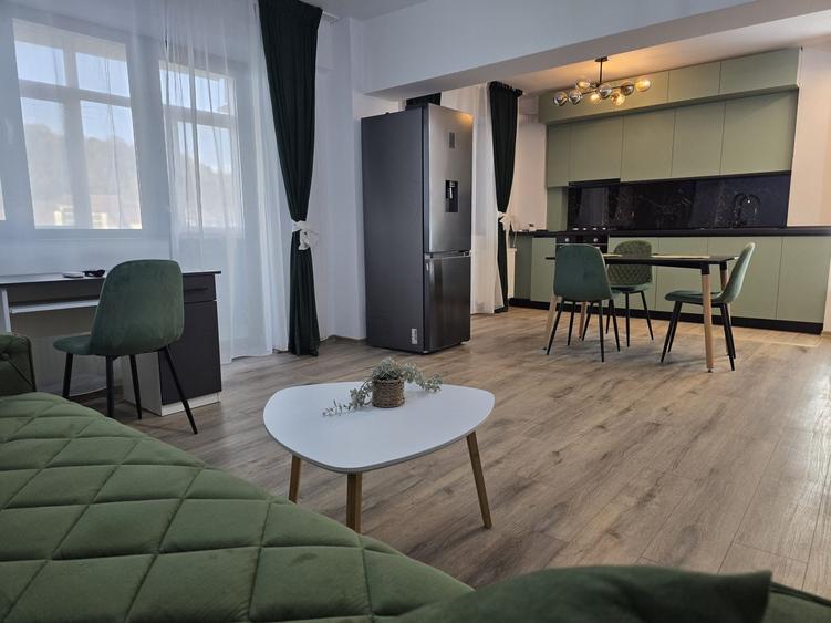 Apartament cu 3 camere decomandat în Exterior Vest