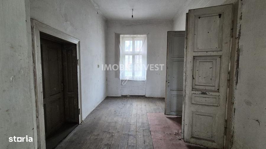Casă cu 4 camere cu Teren 666 Mp în Central