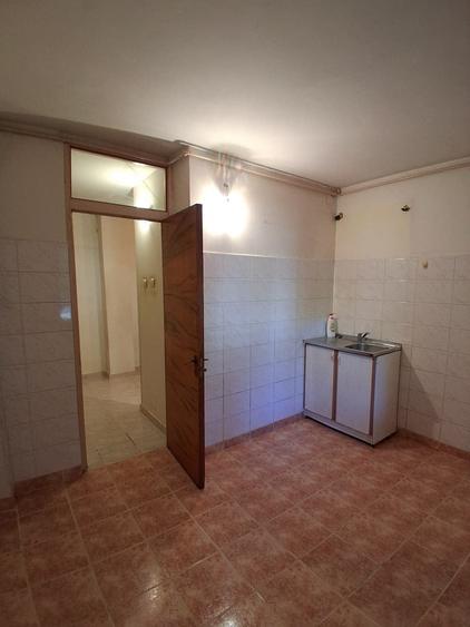 Apartament cu 3 camere decomandat în Olteniței
