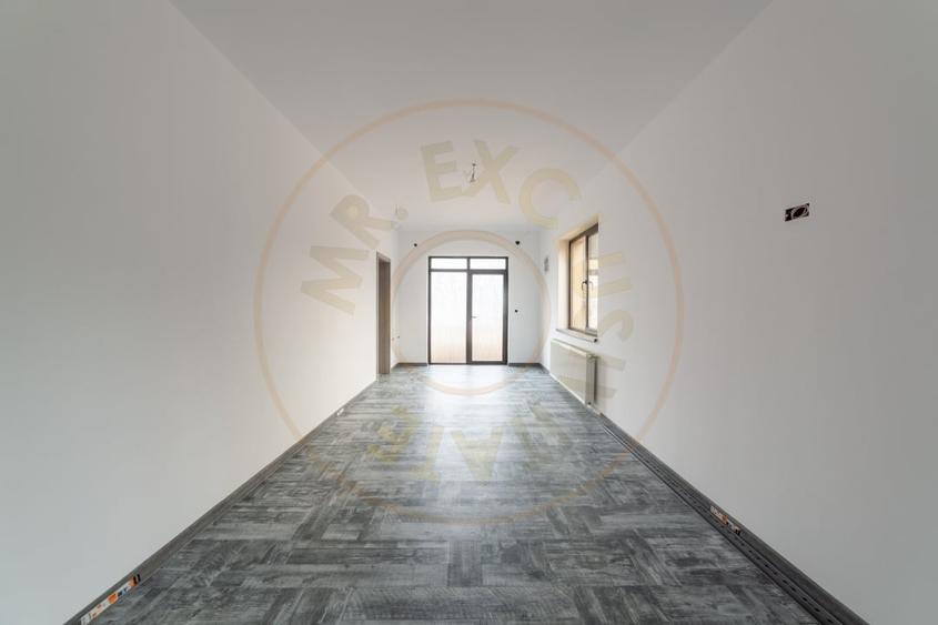 Casă individuală cu 8 camere cu Canalizare în Izvorani