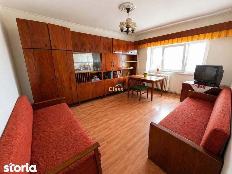 Apartament cu 3 camere decomandat în Între Lacuri