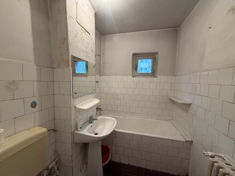 Apartament cu 3 camere decomandat în Tineretului
