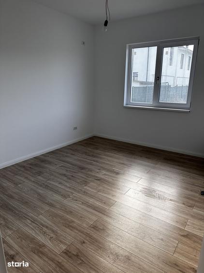 Casă cu 5 camere cu Teren 300 Mp în Central