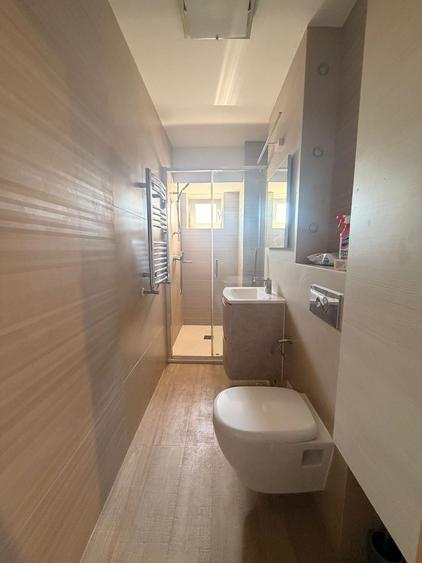 Apartament cu 3 camere decomandat, mobilat în Victoriei