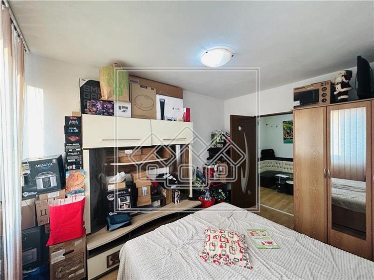 Apartament cu 3 camere decomandat în Mihai Viteazul