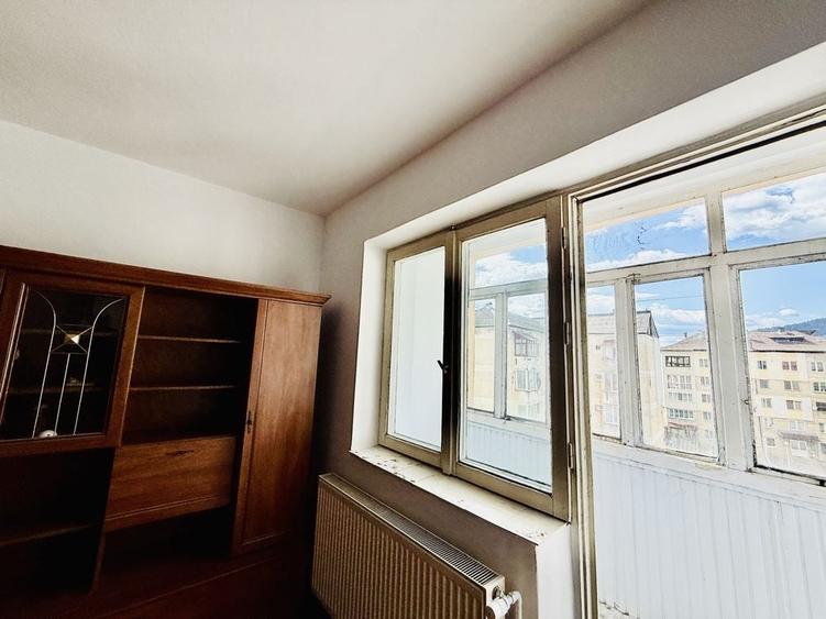 Apartament cu 3 camere semidecomandat în Central