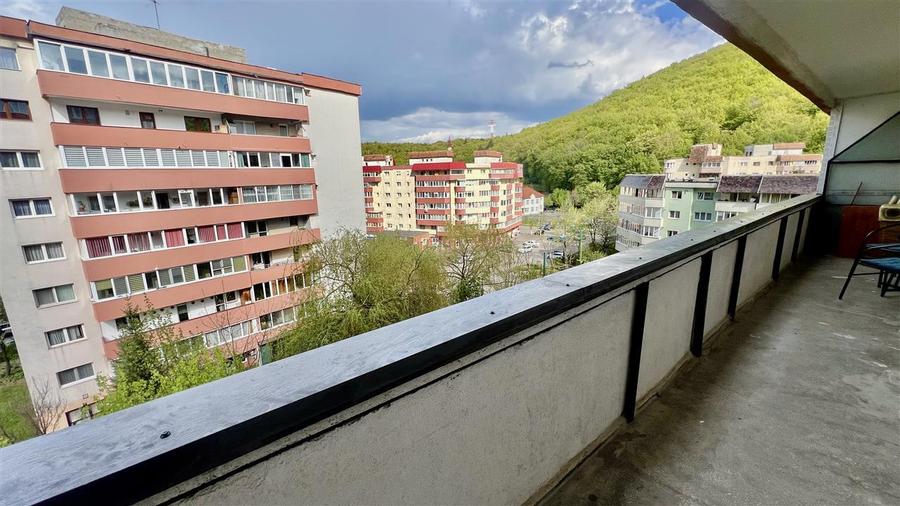 Apartament cu 3 camere decomandat, mobilat în Răcădău