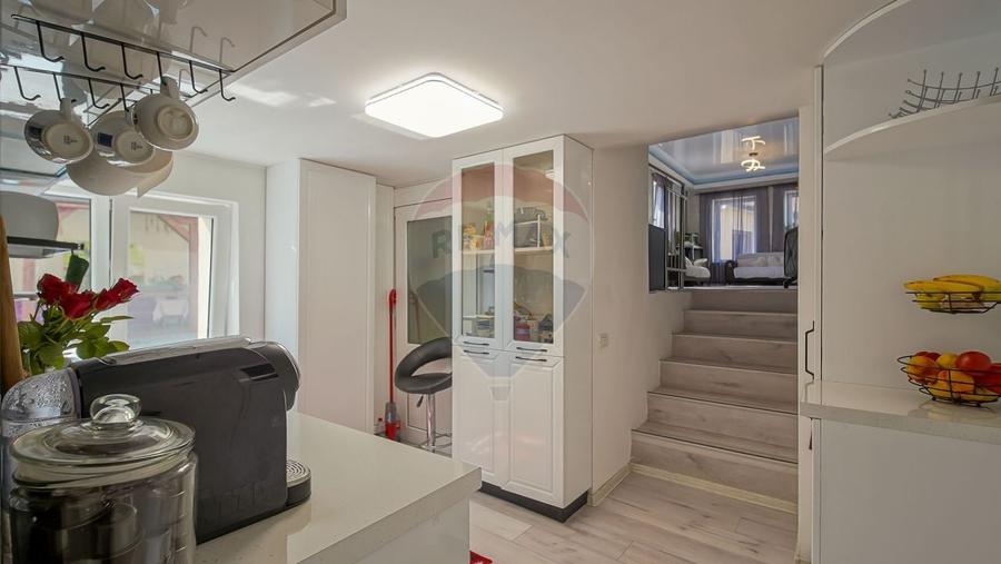 Casă individuală cu 6 camere cu Teren 494 Mp în Vulcan