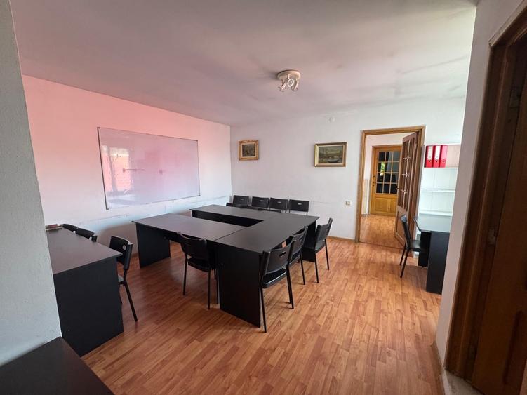Casă cu 7 camere cu Canalizare în Cotroceni