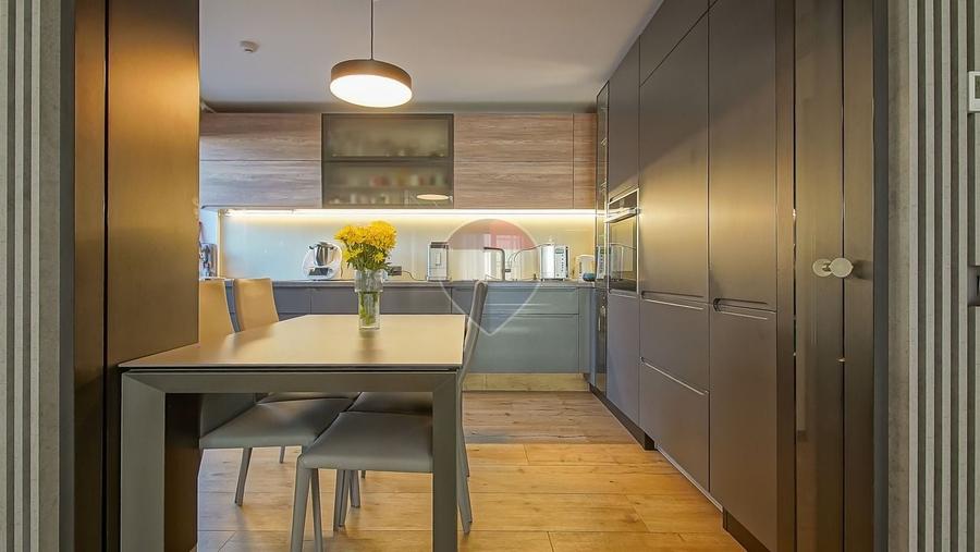 Apartament cu 3 camere decomandat, mobilat în Răcădău