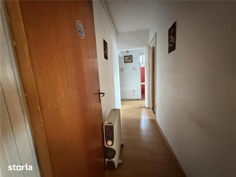 Apartament cu 4 camere în Drumul Taberei