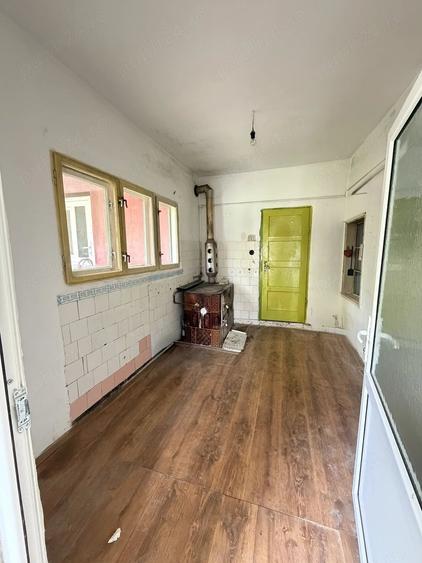 Casă cu Teren 1352 Mp în Central