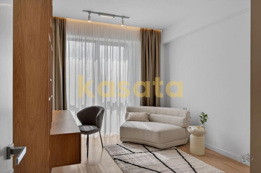 Apartament cu 4 camere semidecomandat, mobilat în Central
