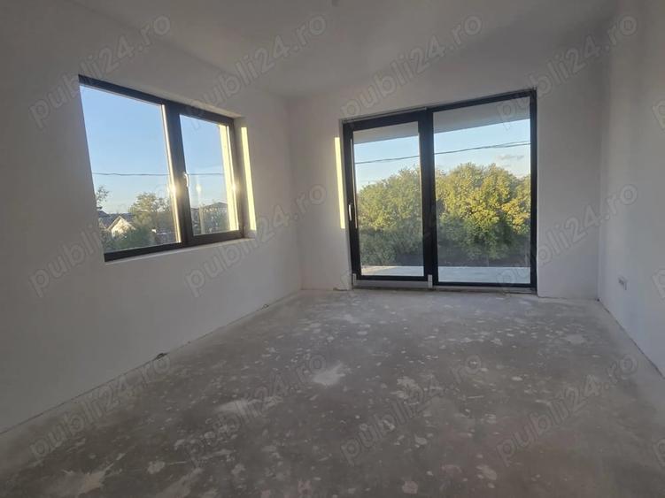 Casă cu 6 camere cu Teren 500 Mp în Spătaru
